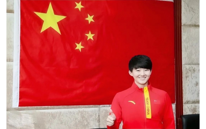 來了，世界冠軍宮乃瑩！